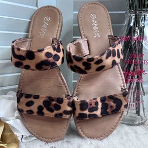 Anna Leopard Print Slip On Sandals in Size 9💗🩴